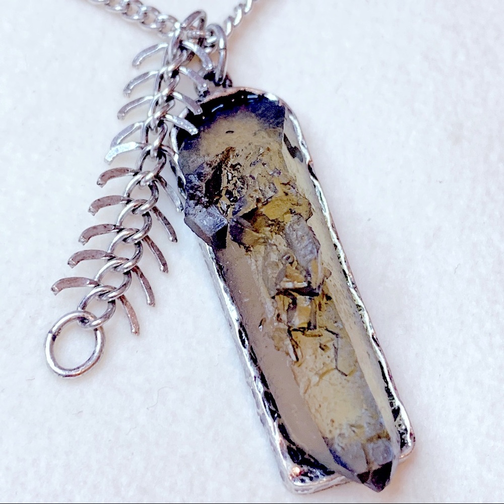 Unisex Resin Tough Stone Alloy Centipede Pendant Necklace